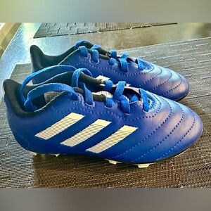 Like new kids soccer shoes size 11T